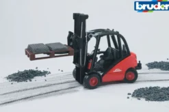Gaffeltruck Bruder Linde H30D med paller