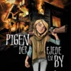 Pigen der ejede en by